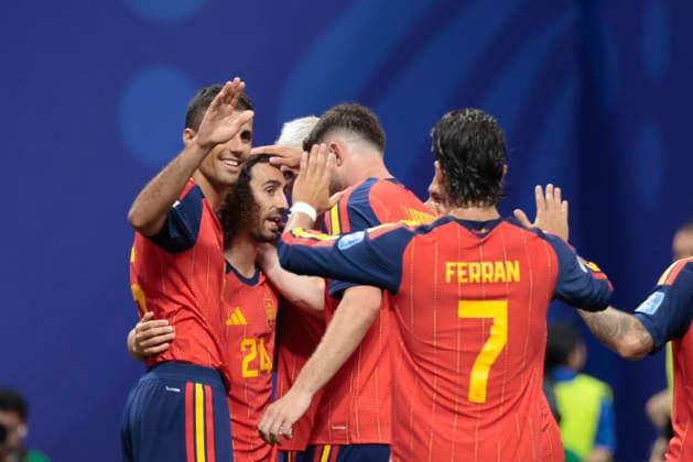 Spain s Marc Cucurella (2-L) celebrates with teammates after scoring the 4-0 goal during the 2026 FIFA World Cup, WM, Weltmeisterschaft, Fussball Group H soccer match between Spain and Saudi Arabia, in Atlanta, United States, 21 June 2026. FIFA World Cup 2026 - Group H - Spain vs. Saudi Arabia !ACHTUNG: NUR REDAKTIONELLE NUTZUNG!  Copyright: xLavandeiraxJrx GRAF2803 20260621-55020667226_1