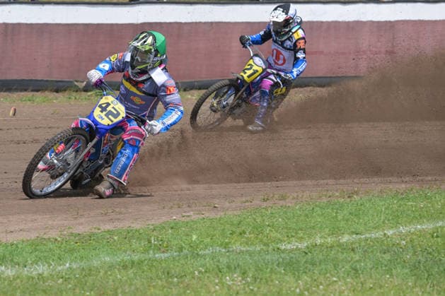 Stephan Katt vor Joerg Tebbe , Sandbahnrennen Hechthausen Motorsport, DMSB, ADAC, 21.06.2026 Hechthausen Niedersachsen Deutschland *** Stephan Katt ahead of Joerg Tebbe, Hechthausen Motorsport dirt track race, DMSB, ADAC, June 21, 2026, Hechthausen, Lower Saxony, Germany,detected_source_language Copyright: xkolbert-press BurghardxSchreyerx