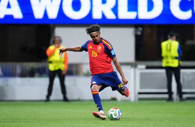 Spain v Saudi Arabia - FIFA World Cup, WM, Weltmeisterschaft, Fussball 2026 - Group H ATLANTA, USA - JUNE 21: Lamine Yamal of Spain kicks the ball during the 2026 FIFA World Cup First Stage Group H match between Spain and Saudi Arabia at Mercedes-Benz Stadium (Atlanta Stadium) in Atlanta, Georgia, United States on June 21, 2026. Jose Hernandez Anadolu Georgia United States. Editorial use only. Please get in touch for any other usage.  Copyright: x2026xAnadoluxJosexHernandezx