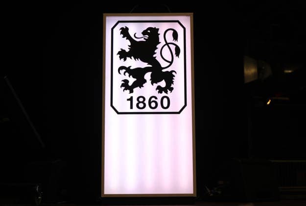 General Meeting of TSV München von 1860 e.V., TSV 1860 München, Kulturhalle Zenith. Here is the logo, the coat of arms of TSV 1860 München illuminated, symbolic image,detected_source_language