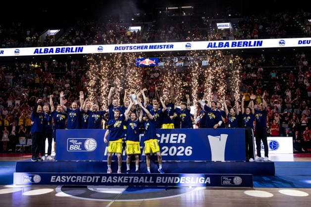 MUNICH, GERMANY - JUNE 21: German Champions Alba Berlin receive the trophy, fireworks, celebration, trophy moment after the easyCredit Basketball Bundesliga Playoffs Final Game 5 match between FC Bayern Muenchen vs. Alba Berlin at SAP Garden on June 21, 2026 in Munich, Germany. Justin Bean (Alba Berlin, 34), Jonas Mattisseck (Alba Berlin, 9), Malte Delow (Alba Berlin, 6), Jack Kayil (Alba Berlin, 7), Norris Agbakoko (Alba Berlin, 17), Martin Hermannsson (Alba Berlin, 15), J wan Roberts (Alba Berlin, 13), Moses Wood (Alba Berlin, 11), Sam Griesel (Alba Berlin, 5), Alex O Connell (Alba Berlin, 3), Michael Rataj (Alba Berlin, 21), Bennet Hundt (Alba Berlin, 33), Pedro Calles (Head Coach Alba Berlin) Bavaria Germany Copyright: xSteffiexWunderlx