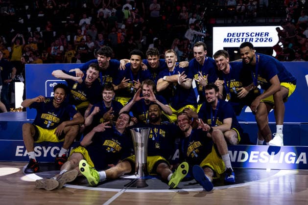 MUNICH, GERMANY - JUNE 21: German Champions Alba Berlin pose with the trophy, celebration, trophy moment after the easyCredit Basketball Bundesliga Playoffs Final Game 5 match between FC Bayern Muenchen vs. Alba Berlin at SAP Garden on June 21, 2026 in Munich, Germany. Justin Bean (Alba Berlin, 34), Jonas Mattisseck (Alba Berlin, 9), Malte Delow (Alba Berlin, 6), Jack Kayil (Alba Berlin, 7), Norris Agbakoko (Alba Berlin, 17), Martin Hermannsson (Alba Berlin, 15), J wan Roberts (Alba Berlin, 13), Moses Wood (Alba Berlin, 11), Sam Griesel (Alba Berlin, 5), Alex O Connell (Alba Berlin, 3), Michael Rataj (Alba Berlin, 21), Bennet Hundt (Alba Berlin, 33), Pedro Calles (Head Coach Alba Berlin) Bavaria Germany Copyright: xSteffiexWunderlx
