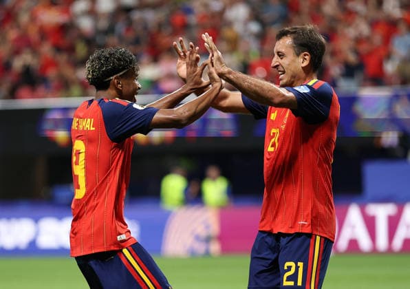 (260622) -- ATLANTA, June 22, 2026 -- Mikel Oyarzabal (R) of Spain celebrates scoring with Lamine Yamal during the group H match between Spain and Saudi Arabia at the 2026 FIFA World Cup, WM, Weltmeisterschaft, Fussball at Atlanta Stadium in Atlanta, the United States, June 21, 2026. ) (SP)U.S.-ATLANTA-FOOTBALL-FIFA WORLD CUP-GROUP H-ESP VS KSA WangxKaiyan 