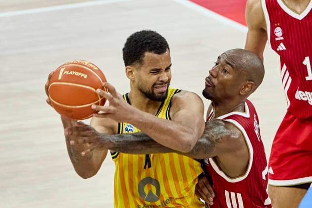 Deutsche Basketball Bundesliga (BBL), FC Bayern München Basketball vs ALBA Berlin, München FC Bayern Basketball, Berlin ALBA, 2026-06-21 in München (SAP Garden) AGBAKOKO Norris (ALBA Berlin Center (C) Nr17-BER17), MIKE Isiaha (FC Bayern München Basketball Power Forward (PF) Nr22-FCBB22) sportworld München SAP Garden Bayern Deutschland *** German Basketball Bundesliga (BBL), FC Bayern Munich Basketball vs. ALBA Berlin, Munich FC Bayern Basketball, Berlin ALBA, June 21, 2026, at SAP Garden in Munich
