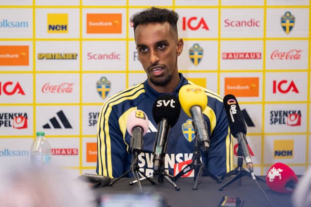 260621 Taha Ali of the Swedish men s national football team in the mixed zone after a training session during day 11 of the FIFA World Cup, WM, Weltmeisterschaft, Fussball 2026 on June 21, 2026 in Dallas. Photo: Petter Arvidson BILDBYRAN kod PA PA1248 fotboll football soccer fotball vm fotbolls-vm fotball-vm fotbolls-vm 2026 fifa world cup 2026 mixed zone sverige sweden sverige a day 11 bbeng *** June 21, 2026  Copyright: PETTERxARVIDSON BB260621PA085