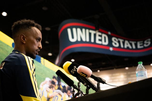 260621 Taha Ali of the Swedish men s national football team in the mixed zone after a training session during day 11 of the FIFA World Cup, WM, Weltmeisterschaft, Fussball 2026 on June 21, 2026 in Dallas. Photo: Petter Arvidson BILDBYRAN kod PA PA1248 fotboll football soccer fotball vm fotbolls-vm fotball-vm fotbolls-vm 2026 fifa world cup 2026 mixed zone sverige sweden sverige a day 11 bbeng *** June 21, 2026  Copyright: PETTERxARVIDSON BB260621PA088