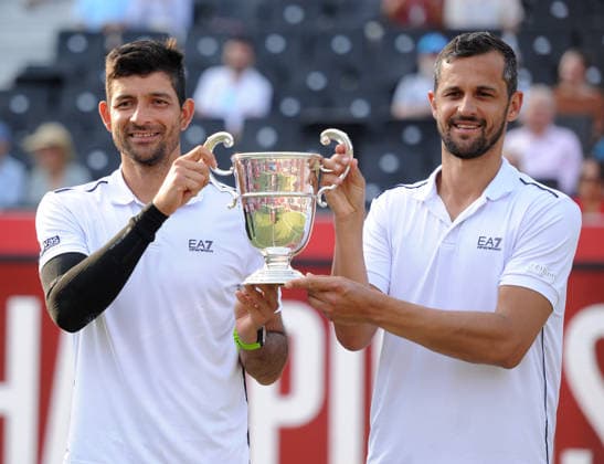 Tennis - HSBC Queen™s Club Championships - Men s ATP, Tennis Herren Tour 500 Tournament - Queen™s Club, London - Sunday 21th June 2026 Men™s Doubles Final, Harri Heliovaara and Henry Patten v Marcelo Arevalo (ESA) and Mate Pavic (CRO) Marcelo Arevalo (ESA) and Mate Pavic (CRO) with the trophy 