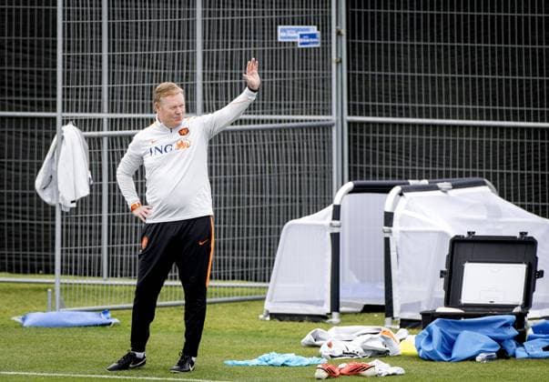 KANSAS CITY - Netherlands coach Ronald Koeman during a training session of the Dutch national team, Nationalteam at the KC Current Training Facility, on June 21, 2026, in Kansas City. The Dutch team is preparing for the match against Tunisia during the FIFA World Cup, WM, Weltmeisterschaft, Fussball KOEN VAN WEEL ANP xVIxANPxSportx xxANPxIVx 561601595 originalFilename: 561601595.jpg