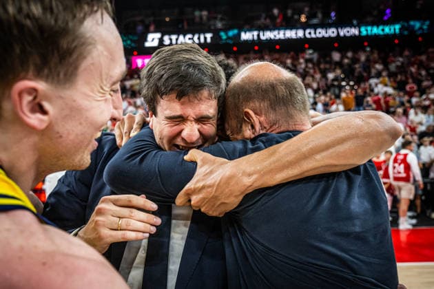 Basketball München 21.06.2026 Saison 2025 2026 EasyCredit BBL 1. Bundesliga Playoffs Finale Spiel 5 Männer, Herren FC Bayern München - Alba Berlin Alba Berlin gewinnt die Deutsche Meisterschaft 2026 Jubel Pedro Calles (Alba Berlin, Trainer) Marco Baldi Moses Wood (Alba Berlin, No.11) *** Basketball Munich June 21, 2026 2025–2026 Season EasyCredit BBL 1 Bundesliga Playoffs Final Game 5 Mens Division, FC Bayern Munich vs. Alba Berlin Alba Berlin wins the 2026 German Championship Celebration