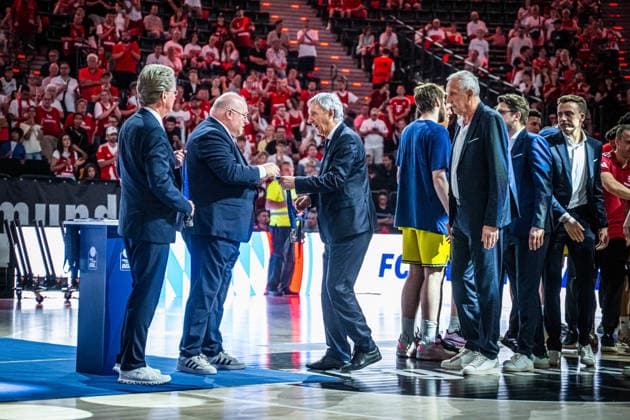 Basketball München 21.06.2026 Saison 2025 2026 EasyCredit BBL 1. Bundesliga Playoffs Finale Spiel 5 Männer, Herren FC Bayern München - Alba Berlin Vizemeister Bayern München Svetislav Pesic (München, Trainer) *** Basketball Munich June 21, 2026 2025–2026 Season EasyCredit BBL 1 Bundesliga Playoffs Finals Game 5 Mens Division FC Bayern Munich vs. Alba Berlin Runner-up