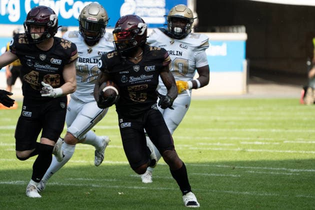 5 Rhein Fire Nazir Streater running with the ball Copyright: xFootxBowl MijoxLubecxpacho4kx