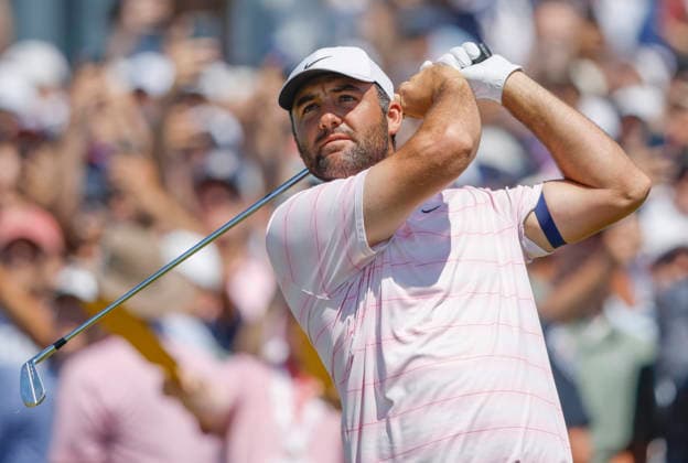Scottie Scheffler tees off on the 1st hole during the final round of the 126th U.S. Open Golf Championship at Shinnecock Hills Golf Club in Southampton, NY, on Sunday, June 21, 2026.  NYC20260621803 JOHNxANGELILLO