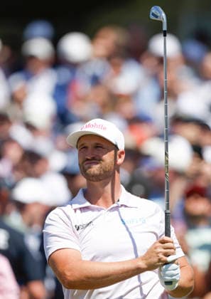 Wyndham Clark tees off on the 1st hole during the final round of the 126th U.S. Open Golf Championship at Shinnecock Hills Golf Club in Southampton, NY, on Sunday, June 21, 2026.  NYC20260621805 JOHNxANGELILLO