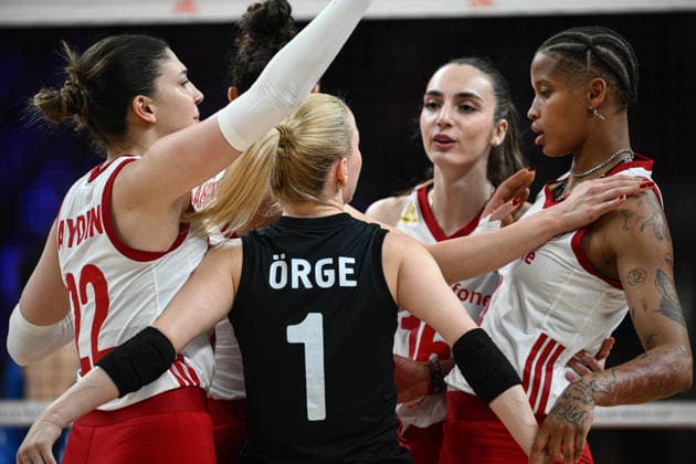 Turkiye v China - 2026 FIVB Volleyball Nations League ANKARA, TURKIYE - JUNE 21: Players of Turkiye celebrate after scoring a point during the 2026 FIVB Volleyball Nations League (VNL) Week 2 match between Turkiye and China at the Ankara Sports Hall in Ankara, Turkiye on June 21, 2026. Akin Celiktas Anadolu Ankara Turkey. Editorial use only. Please get in touch for any other usage.  Copyright: x2026xAnadoluxAkinxCeliktasx