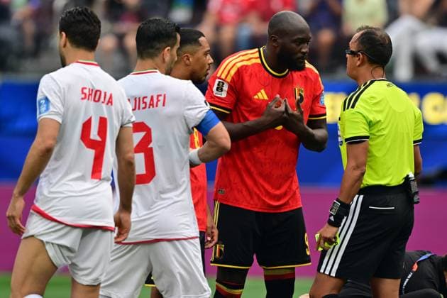 Belgium s Romelu Lukaku receives a yellow card from referee Dario Herrera during a soccer game between Belgian national team, Nationalteam Red Devils and Iran, on Sunday 21 June 2026, at the SoFi stadium in Los Angeles, the second game in the group stage of the FIFA World Cup, WM, Weltmeisterschaft, Fussball 2026 in the United States of America. The Diables Rouges - Rode Duivels were drawn into Group G. DIRKxWAEM  x178646968x