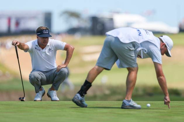 Sport Bilder des Tages US Open Golf Championship - Round 4 Keith Mitchell of the US (L) during the fourth round of the 2026 US Open golf tournament at the Shinnecock Hills Golf Club in Southampton, New York, USA, 21 June 2026. SOUTHAMPTON NEW YORK UNITED STATES  Copyright: xSARAHxYENESELx