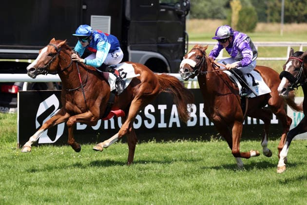21.06.2026, Dortmund, Nordrhein-Westfalen, GER - Quitos (links) mit Leon Wolff gewinnt. Galopprennbahn Dortmund-Wambel. (Pferd, Jockey, Quitos, Wolff, Sieg, Ziel, Zielankunft) 260621SG995DORTMUND.JPG *** June 21, 2026, Dortmund, North Rhine-Westphalia, GER
