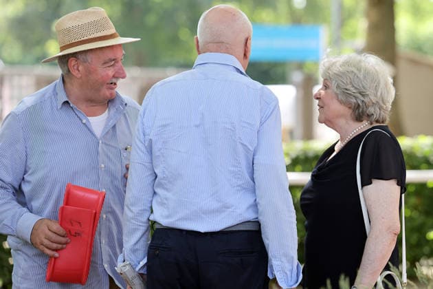 21.06.2026, Dortmund, Nordrhein-Westfalen, GER - Trainer Christian Sprengel und Besitzerin Sibylle Kirstein nach dem Sieg im Absattelriing. Galopprennbahn Dortmund-Wambel. (Trainer, Besitzer, Sprengel, Kirstein) 260621SG998DORTMUND.JPG *** June 21, 2026, Dortmund, North Rhine-Westphalia, GER Trainer Christian Sprengel and owner Sibylle Kirstein after their victory in the Absattelring at the Dortmund Wambel Racetrack Trainer, Owner, Sprengel, Kirstein 260621SG998DORTMUND JPG,detected_source_language