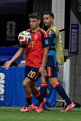Spain v Saudi Arabia Group H - FIFA World Cup, WM, Weltmeisterschaft, Fussball 2026 ATLANTA, GEORGIA - JUNE 21: Spain s Nico Williams ( 17) in action against a Saudi Arabia player during the Group H match of the 2026 FIFA World Cup at Atlanta Stadium, June 21, 2026. ATLANTA United States of America Copyright: x xwalidxibrahimx xJNAxPressx