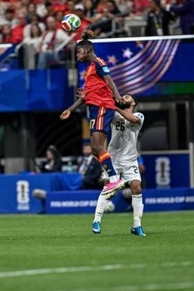 Spain v Saudi Arabia Group H - FIFA World Cup, WM, Weltmeisterschaft, Fussball 2026 Spain s Nico Williams challenges for a header against a Saudi Arabia player during the Group H match of the 2026 FIFA World Cup at Atlanta Stadium, June 21, 2026. ATLANTA United States of America Copyright: x xwalidxibrahimx xJNAxPressx