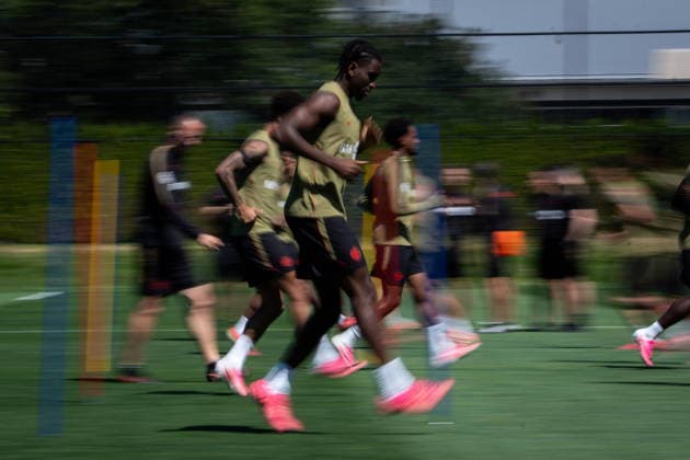 June 21, 2026, Vancouver, Bc, CANADA: Canada s Moise Bombito, centre, participates during a FIFA World Cup, WM, Weltmeisterschaft, Fussball training session, in Vancouver, on Sunday, June 21, 2026. Canada News - June 21, 2026  - ZUMAc35_ 20260621_zaf_c35_056 Copyright: xEthanxCairnsx