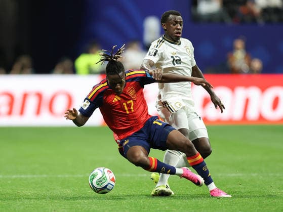 (260622) -- ATLANTA, June 22, 2026 -- Nico Williams (L) of Spain competes during the group H match between Spain and Saudi Arabia at the 2026 FIFA World Cup, WM, Weltmeisterschaft, Fussball at Atlanta Stadium in Atlanta, the United States, June 21, 2026. ) (SP)U.S.-ATLANTA-FOOTBALL-FIFA WORLD CUP-GROUP H-ESP VS KSA WangxKaiyan 