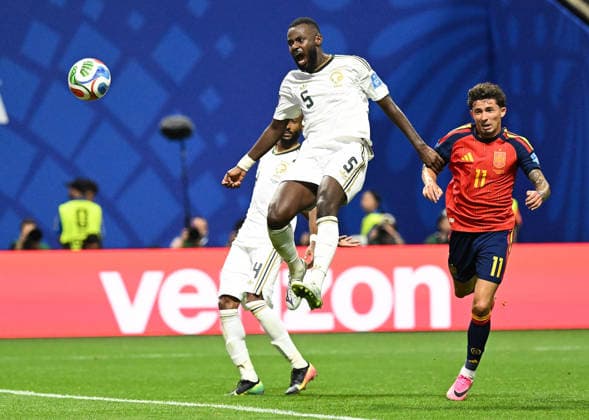(260622) -- ATLANTA, June 22, 2026 -- Hassan Altambakti (top) of Saudi Arabia competes during the group H match between Spain and Saudi Arabia at the 2026 FIFA World Cup, WM, Weltmeisterschaft, Fussball at Atlanta Stadium in Atlanta, the United States, June 21, 2026. ) (SP)U.S.-ATLANTA-FOOTBALL-FIFA WORLD CUP-GROUP H-ESP VS KSA JuxHuanzong 