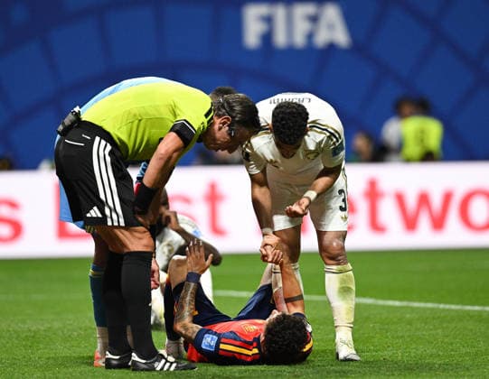 (260622) -- ATLANTA, June 22, 2026 -- Yeremy Pino (down) of Spain falls to the ground during the group H match between Spain and Saudi Arabia at the 2026 FIFA World Cup, WM, Weltmeisterschaft, Fussball at Atlanta Stadium in Atlanta, the United States, June 21, 2026. ) (SP)U.S.-ATLANTA-FOOTBALL-FIFA WORLD CUP-GROUP H-ESP VS KSA JuxHuanzong 
