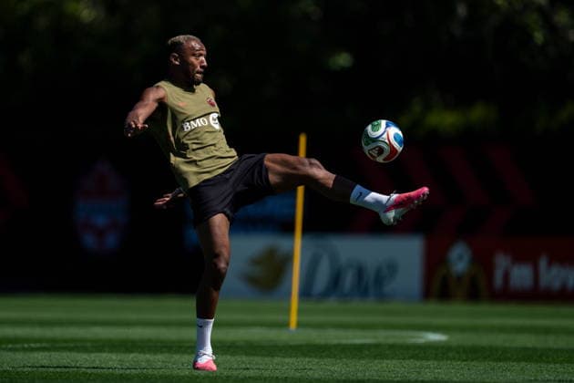 June 21, 2026, Vancouver, Bc, CANADA: Canada s Derek Cornelius kicks the ball during a FIFA World Cup, WM, Weltmeisterschaft, Fussball training session, in Vancouver, on Sunday, June 21, 2026. Canada News - June 21, 2026  - ZUMAc35_ 20260621_zaf_c35_063 Copyright: xEthanxCairnsx