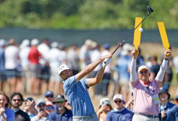 Sam Burns hits his tee shot on the 8th hole during the final round of the 126th U.S. Open Golf Championship at Shinnecock Hills Golf Club in Southampton, NY, on Sunday, June 21, 2026.  NYC20260621814 JOHNxANGELILLO