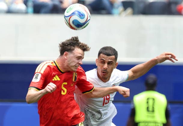 FIFA World Cup, WM, Weltmeisterschaft, Fussball 2026 - Group G - Belgium vs Iran Maxim De Cuyper of Belgium (L) and Ali Nemati of Iran in action during the FIFA World Cup 2026 group stage match Belgium against Iran, in Los Angeles, USA, 21 June 2026. LOS ANGELES United States  Copyright: xCHRISTOPHERxTORRESx