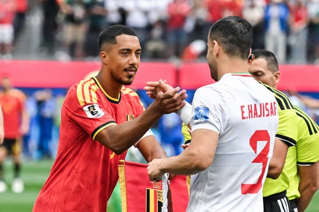 Youri Tielemans of Belgium (L) shake hands with Ehsan Hajsafi of IR Iran (R) prior to the FIFA Men’s World Cup 2026 Group Stage football match between Belgium and Iran at Los Angeles Stadium, in Inglewood on June 21th 2026 (Photo by Nayra Halm SPP)  Copyright: xNayraxHalm SPPx Sportspressphoto_SPR172787