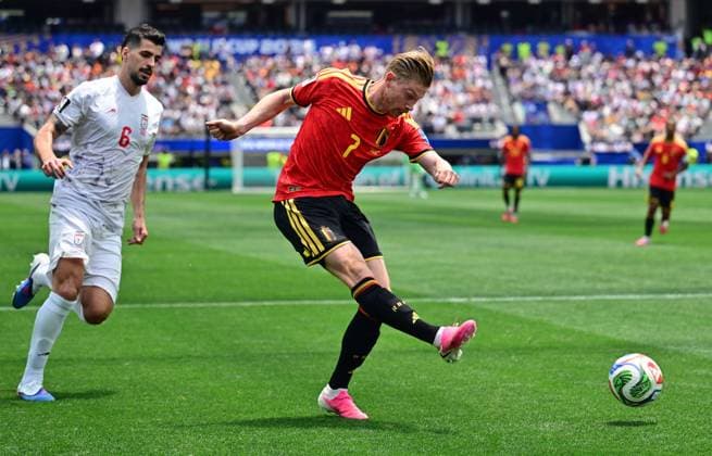 Belgium s Kevin De Bruyne fights for the ball during a soccer game between Belgian national team, Nationalteam Red Devils and Iran, on Sunday 21 June 2026, at the SoFi stadium in Los Angeles, the second game in the group stage of the FIFA World Cup, WM, Weltmeisterschaft, Fussball 2026 in the United States of America. The Diables Rouges - Rode Duivels were drawn into Group G. DIRKxWAEM  x178658460x