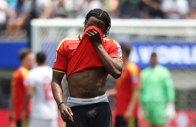 FIFA World Cup, WM, Weltmeisterschaft, Fussball 2026 - Group G - Belgium vs Iran Ngoy of Belgium leaves the pitch after being sent off with a red card during the FIFA World Cup 2026 group stage match Belgium against Iran, in Los Angeles, USA, 21 June 2026. LOS ANGELES United States  Copyright: xCHRISTOPHERxTORRESx