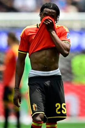 Belgium vs Iran - FIFA World Cup, WM, Weltmeisterschaft, Fussball 2026 LOS ANGELES, USA - JUNE 21 : Ngoy Nathan defender of Belgium leaves the field after a red card during the FIFA World Cup 2026 Group G match between Belgium and Iran at the SOFI STADIUM on June 21, 2026 in Los Angeles, USA, 21 06 2026 Los Angeles United States of America  Copyright: xJanxDexMeuleneirx