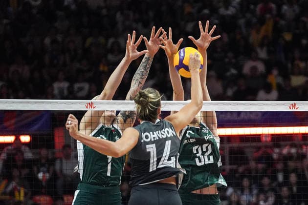 FIVB Women s Nations League 2026. Hilary Howe Johnson of Canada competes against Julia Szczurowska and Maja Koput of Poland during the FIVB Women s Volleyball Nations League match between Poland and Canada in Bangkok, Thailand, on June 21, 2026. Bangkok Bangkok Thailand  Copyright: xAnusakxLaowilasx originalFilename:laowilas-notitle260621_npcPG.jpg