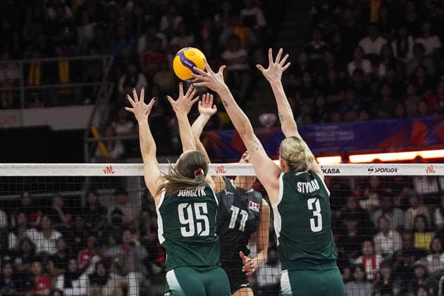 FIVB Women s Nations League 2026. Magdalena Jurczyk and Magdalena Stysiak of Poland compete against Andrea Mitrovic of Canada during the FIVB Women s Volleyball Nations League match between Poland and Canada in Bangkok, Thailand, on June 21, 2026. Bangkok Bangkok Thailand  Copyright: xAnusakxLaowilasx originalFilename:laowilas-notitle260621_npDsW.jpg