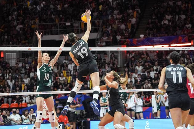 FIVB Women s Nations League 2026. Emily Maglio of Canada competes against Sonia Stefanik of Poland during the FIVB Women s Volleyball Nations League match between Poland and Canada in Bangkok, Thailand, on June 21, 2026. Bangkok Bangkok Thailand  Copyright: xAnusakxLaowilasx originalFilename:laowilas-notitle260621_npfBh.jpg