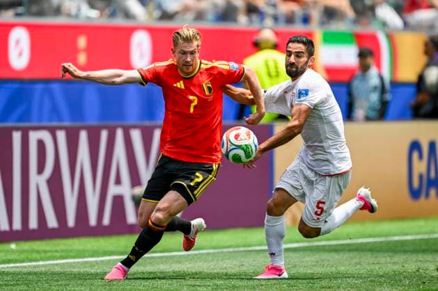 Belgium vs Iran - FIFA World Cup, WM, Weltmeisterschaft, Fussball 2026 LOS ANGELES, USA - JUNE 21 : De Bruyne Kevin forward of Belgium, Mohammadi Milad defender of Iran in action during the FIFA World Cup 2026 Group G match between Belgium and Iran at the SOFI STADIUM on June 21, 2026 in Los Angeles, USA, 21 06 2026 Los Angeles United States of America  Copyright: xNicoxVereeckenx