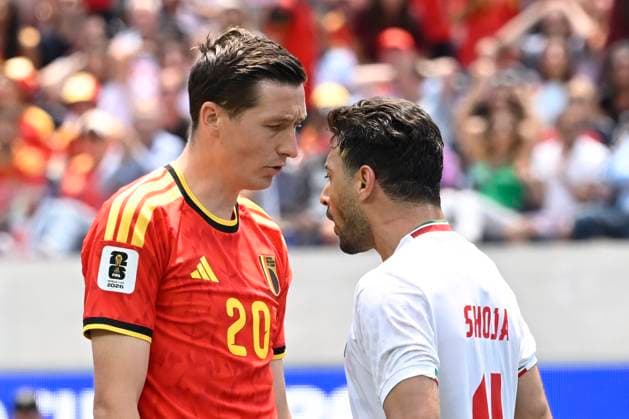 Belgium vs Iran - FIFA World Cup, WM, Weltmeisterschaft, Fussball 2026 LOS ANGELES, USA - JUNE 21 : Vanaken Hans midfielder of Belgium, Khalilzadeh Shoja defender of Iran during the FIFA World Cup 2026 Group G match between Belgium and Iran at the SOFI STADIUM on June 21, 2026 in Los Angeles, USA, 21 06 2026 Los Angeles United States of America  Copyright: xNicoxVereeckenx