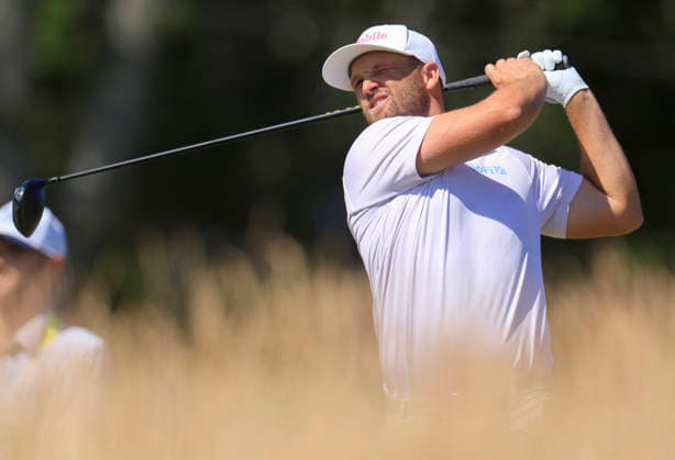 Wyndham Clark tees off on the 6th hole during the final round of the 126th U.S. Open Golf Championship at Shinnecock Hills Golf Club in Southampton, NY, on Sunday, June 21, 2026.  NYC20260621834 JOHNxANGELILLO