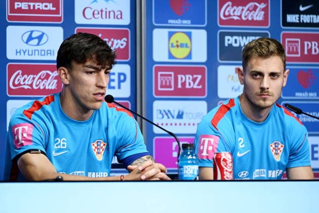 Alexandria, USA, 210626. Croatian national football team press conference, PK, Pressekonferenz at the training center of the World Cup base camp, located at the Episcopal Gymnasium. In the photo: Petar Musa, Josip Stanisic. Photo: Boris Kovacev CROPIX Copyright: xxBorisxKovacevx stanisic_musa7-210626