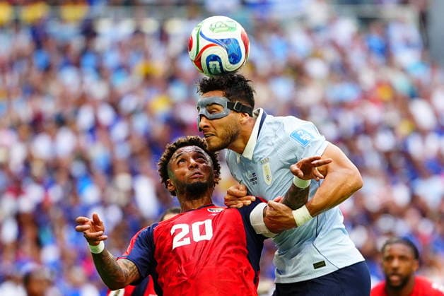 Uruguay v Cape Verde - FIFA World Cup, WM, Weltmeisterschaft, Fussball 2026 - Group H FLORIDA, USA - JUNE 21: Sebastian Caceres (R) of Uruguay in action against Ryan Mendes (20) of Cape Verde during the 2026 FIFA World Cup First Stage Group H match between Uruguay and Cape Verde at the Hard Rock Stadium (Miami Stadium) in Miami Gardens, Florida, United States on June 21, 2026. Evrim Aydin Anadolu Florida United States. Editorial use only. Please get in touch for any other usage.  Copyright: x2026xAnadoluxEvrimxAydinx