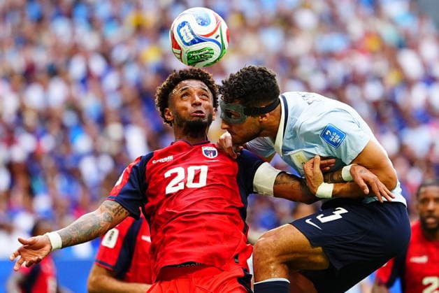 Uruguay v Cape Verde - FIFA World Cup, WM, Weltmeisterschaft, Fussball 2026 - Group H FLORIDA, USA - JUNE 21: Ryan Mendes (20) of Cape Verde in action against Sebastian Caceres (3) of Uruguay during the 2026 FIFA World Cup First Stage Group H match between Uruguay and Cape Verde at the Hard Rock Stadium (Miami Stadium) in Miami Gardens, Florida, United States on June 21, 2026. Evrim Aydin Anadolu Florida United States. Editorial use only. Please get in touch for any other usage.  Copyright: x2026xAnadoluxEvrimxAydinx