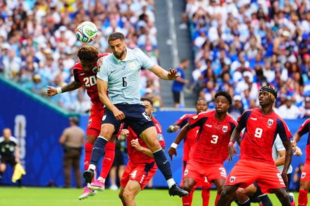 Uruguay v Cape Verde - FIFA World Cup, WM, Weltmeisterschaft, Fussball 2026 - Group H FLORIDA, USA - JUNE 21: Rodrigo Bentancur (6) of Uruguay in action against Ryan Mendes (20) of Cape Verde during the 2026 FIFA World Cup First Stage Group H match between Uruguay and Cape Verde at the Hard Rock Stadium (Miami Stadium) in Miami Gardens, Florida, United States on June 21, 2026. Evrim Aydin Anadolu Florida United States. Editorial use only. Please get in touch for any other usage.  Copyright: x2026xAnadoluxEvrimxAydinx