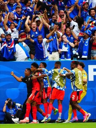 Uruguay v Cape Verde - FIFA World Cup, WM, Weltmeisterschaft, Fussball 2026 - Group H FLORIDA, USA - JUNE 21: Kevin Pina (6) of Cape Verde celebrates with teammates after scoring a goal during the 2026 FIFA World Cup First Stage Group H match between Uruguay and Cape Verde at the Hard Rock Stadium (Miami Stadium) in Miami Gardens, Florida, United States on June 21, 2026. Evrim Aydin Anadolu Florida United States. Editorial use only. Please get in touch for any other usage.  Copyright: x2026xAnadoluxEvrimxAydinx