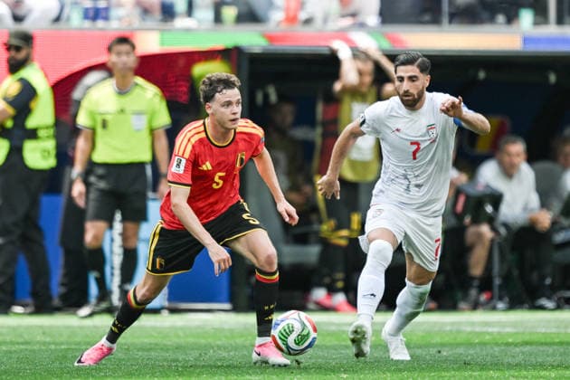 Maxim De Cuyper of Belgium (L) runs with the ball under pressure from Alireza Jahanbakhsh of IR Iran (R) during a FIFA Men’s World Cup 2026 Group Stage football match between Belgium and Iran at Los Angeles Stadium, in Inglewood on June 21th 2026 (Photo by Nayra Halm SPP)  Copyright: xNayraxHalm SPPx Sportspressphoto_SPR172938
