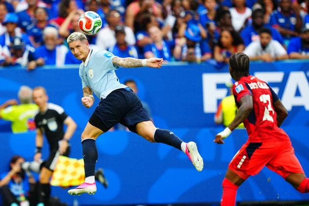 Uruguay v Cape Verde - FIFA World Cup, WM, Weltmeisterschaft, Fussball 2026 - Group H FLORIDA, USA - JUNE 21: Guillermo Varela (L) of Uruguay in action during the 2026 FIFA World Cup First Stage Group H match between Uruguay and Cape Verde at the Hard Rock Stadium (Miami Stadium) in Miami Gardens, Florida, United States on June 21, 2026. Evrim Aydin Anadolu Florida United States. Editorial use only. Please get in touch for any other usage.  Copyright: x2026xAnadoluxEvrimxAydinx