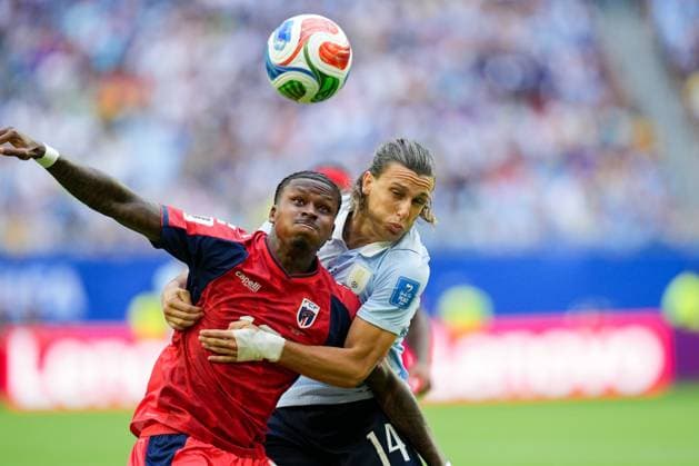 Sidny Lopes Cabral (Cabo Verde) und Agustin Canobbio (Uruguay) battle for the ball during the FIFA World Cup, WM, Weltmeisterschaft, Fussball 2026 Group H match between Uruguay and Cabo Verde at Miami Stadium on June 21, 2026 in Miami, United States. (Photo by Alex Gottschalk DeFodi Images) - *** Sidny Lopes Cabral of Cape Verde and Agustín Canobbio of Uruguay battle for the ball during the 2026 FIFA World Cup Group H match between Uruguay and Cape Verde at Miami Stadium on June 21, 2026, in Miami, United States. Photo by Alex Gottschalk, DeFodi Images,detected_source_language