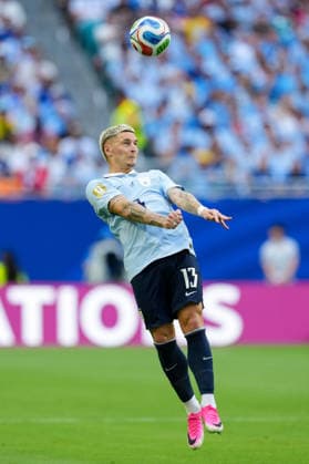 Guillermo Varela (Uruguay) controls the ball during the FIFA World Cup, WM, Weltmeisterschaft, Fussball 2026 Group H match between Uruguay and Cabo Verde at Miami Stadium on June 21, 2026 in Miami, United States. (Photo by Alex Gottschalk DeFodi Images) - *** Guillermo Varela of Uruguay controls the ball during the 2026 FIFA World Cup Group H match between Uruguay and Cape Verde at Miami Stadium on June 21, 2026, in Miami, United States. Photo by Alex Gottschalk, DeFodi Images,detected_source_language